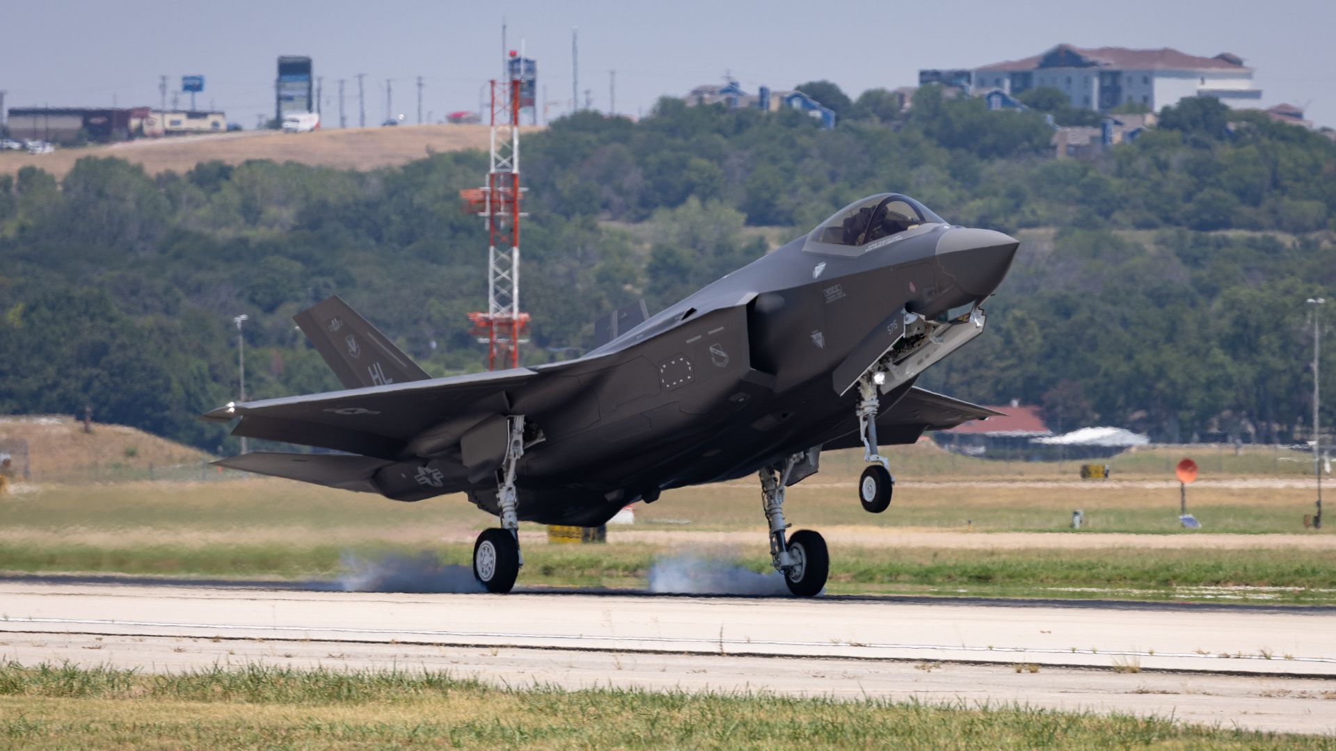 F-35 safely landing